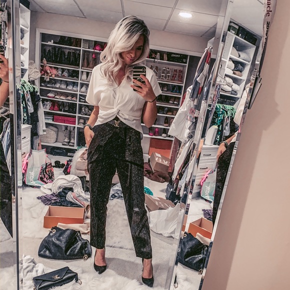 👛🎉💄 Meet your posher!! 💖🎉👗 - Picture 4 of 7